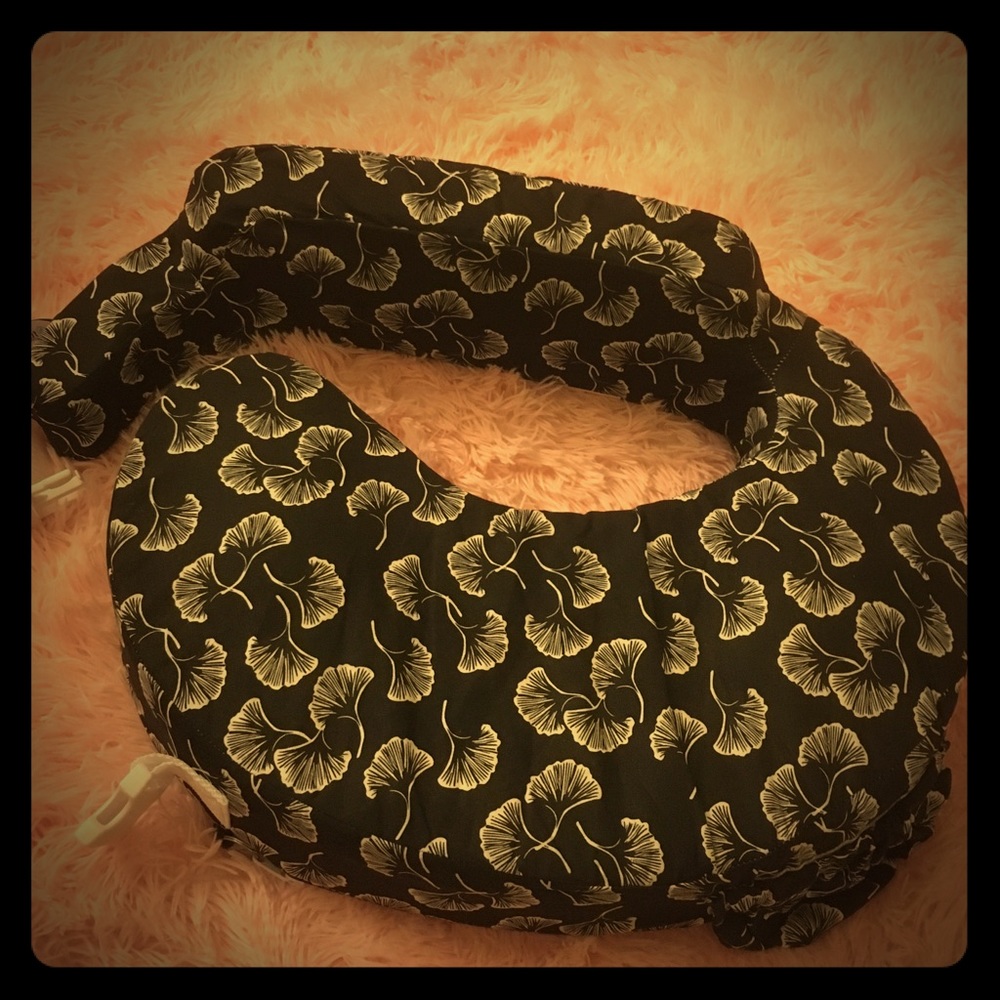 Nursing pillow